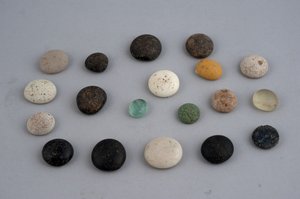 Piezas de juego (vidrio y piedra)